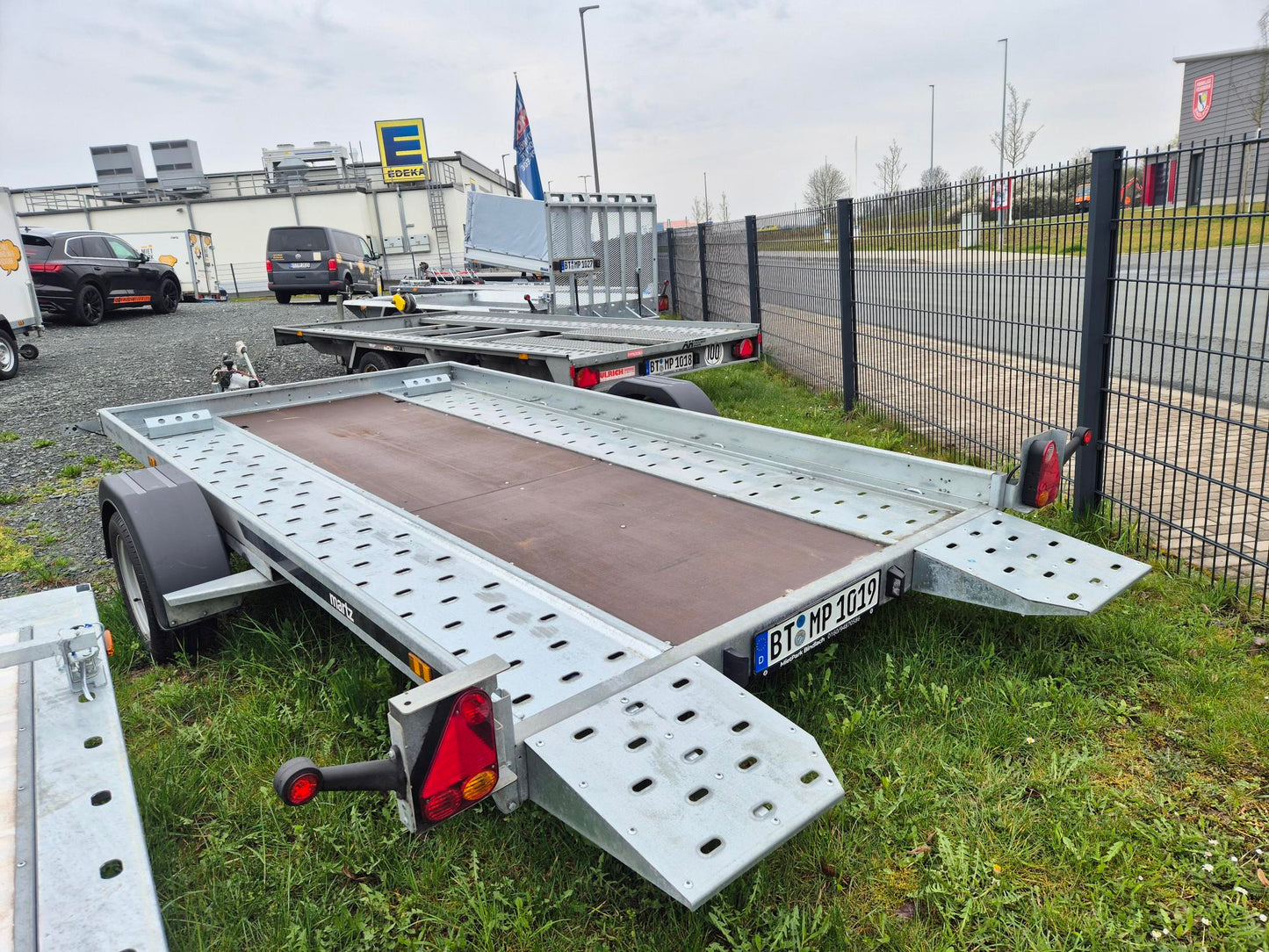 Fahrzeugtransporter 1019